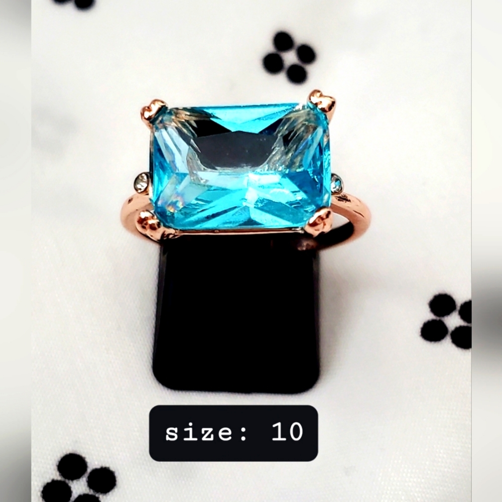 Rose gold ring w/blue stone